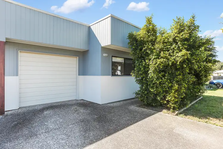 2/15 Palmerston Crescent, Beerwah QLD 4519