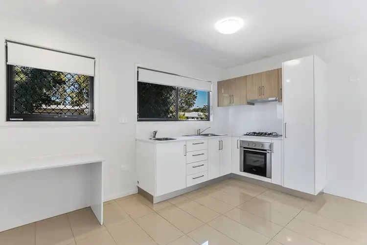 2/15 Palmerston Crescent, Beerwah QLD 4519