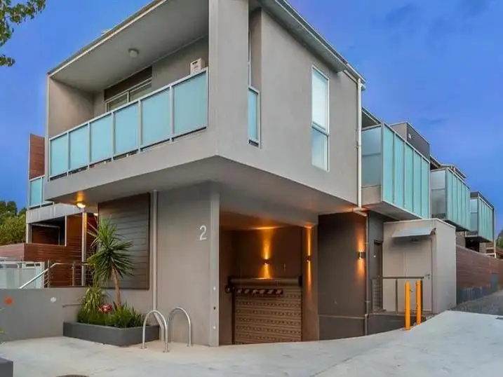 10/2 Middleborough Road, Burwood VIC 3125