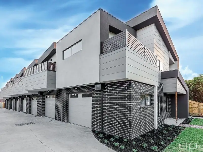 Main view of Homely townhouse listing, 4/11 Gladstone Pde, Glenroy VIC 3046