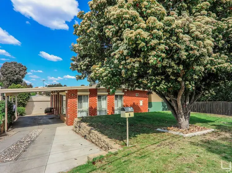 9 Lorraine Crescent, Jacana VIC 3047