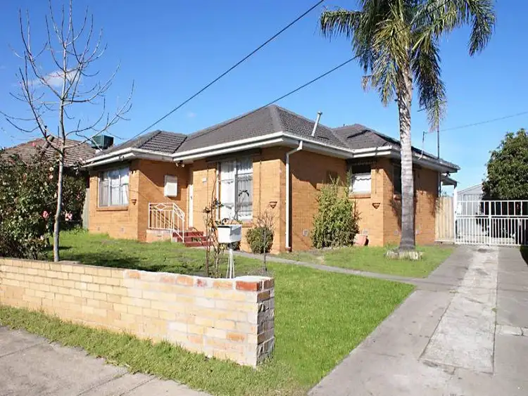 37 INVERLOCH CRESCENT, Dallas VIC 3047