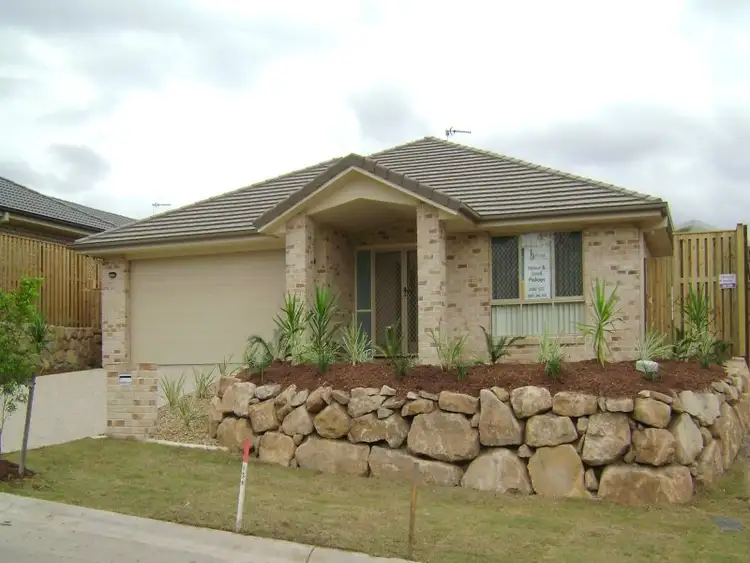 21 Shannonbrook Grove, Pacific Pines QLD 4211