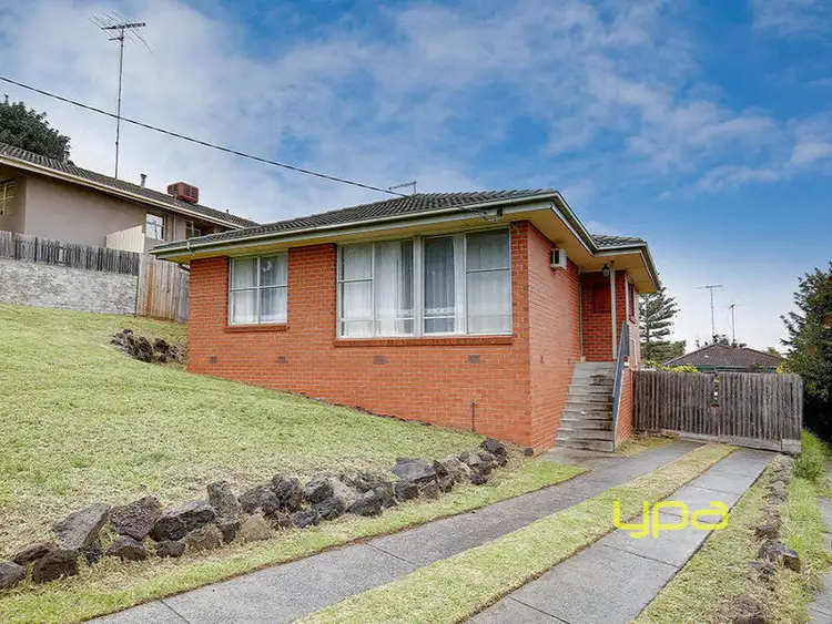 17 Hendricks Crescent, Jacana VIC 3047