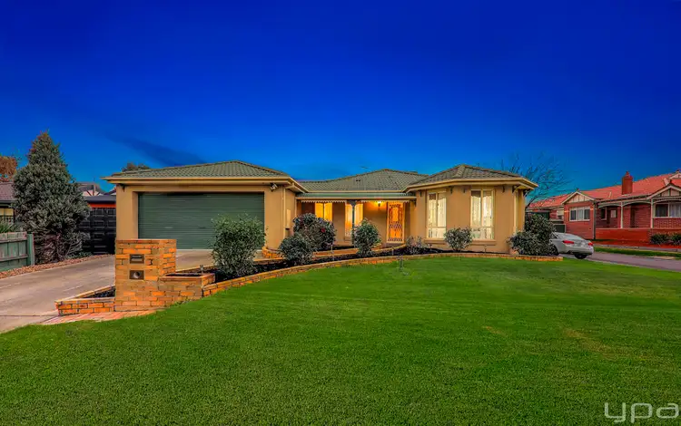 16 Lynch Place, Roxburgh Park VIC 3064