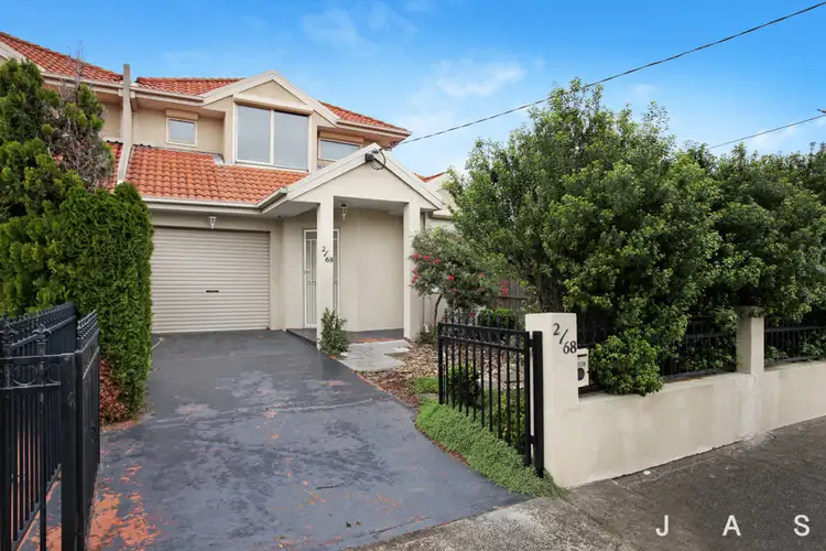 2/68 Richelieu Street
