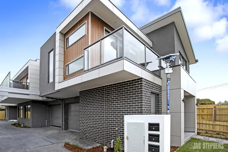 1/4 Garnet Street, Sunshine North VIC 3020