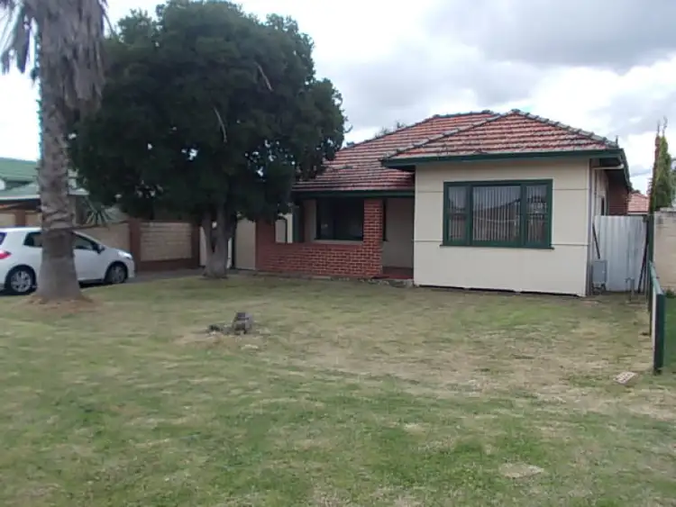 28 Redcliffe St, East Cannington WA 6107