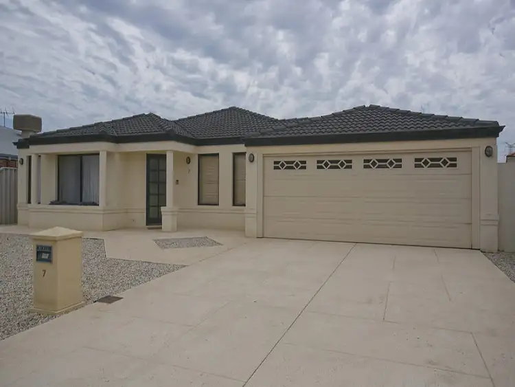 7 Springview Circle, Bennett Springs WA 6063