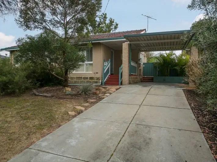 18 Manolas Way, Girrawheen WA 6064