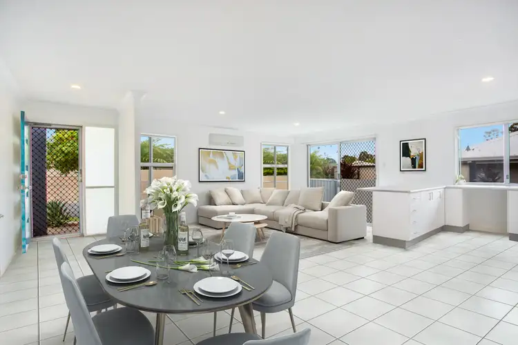 2/2 Sandhurst Crescent, Upper Coomera QLD 4209