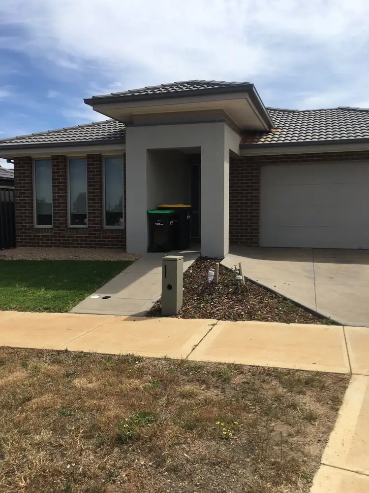 4 Shale Way, Cobblebank VIC 3338
