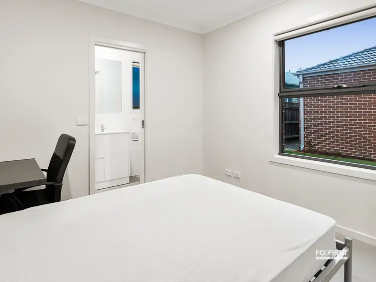Room 2-1/23 Koonawarra Street