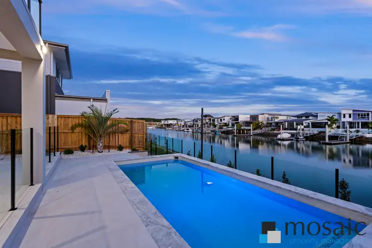 7 Santa Monica Boulevard