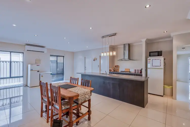 4 Daviesia Corner