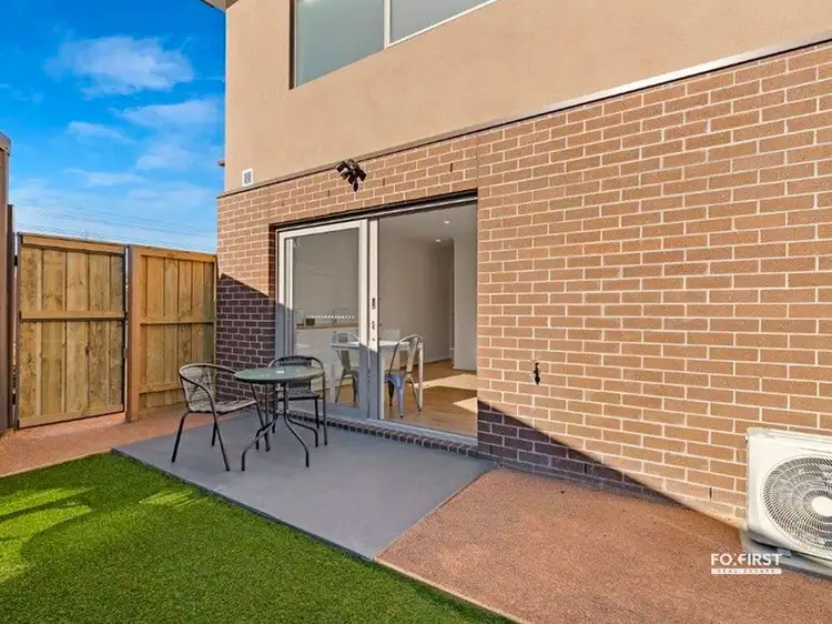 Room 9/57 Rayhur Street