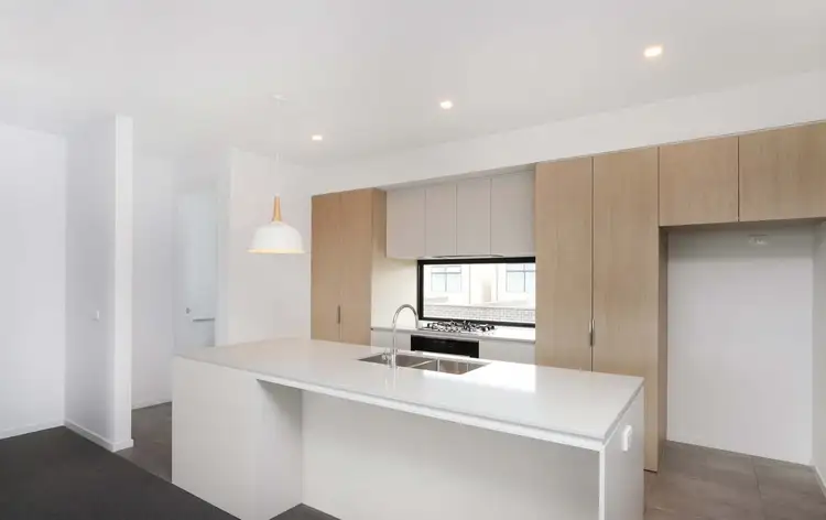 Main view of Homely townhouse listing, 5 Callow Walk, St Albans VIC 3021