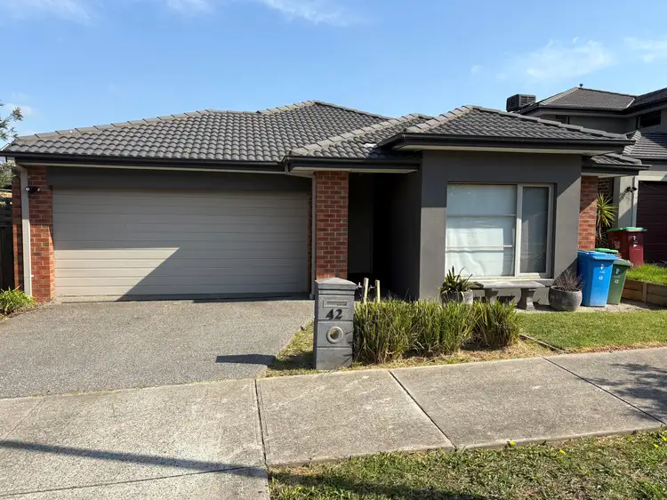 42 Ellaroo Circuit, Clyde North VIC 3978