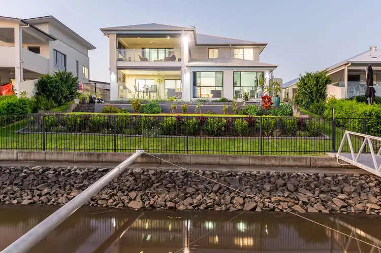 23 Harbourvue Court, Helensvale QLD 4212