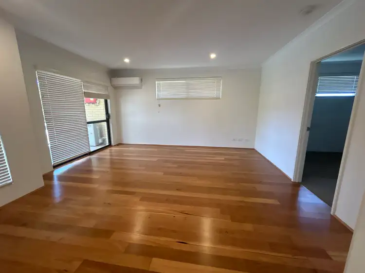 4/16 Pearl Road, Cloverdale WA 6105