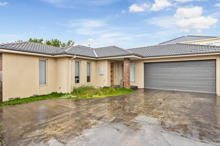 2/4 Regal Place, Somerville VIC 3912