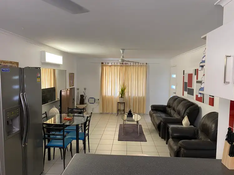 2/5 Symons Street