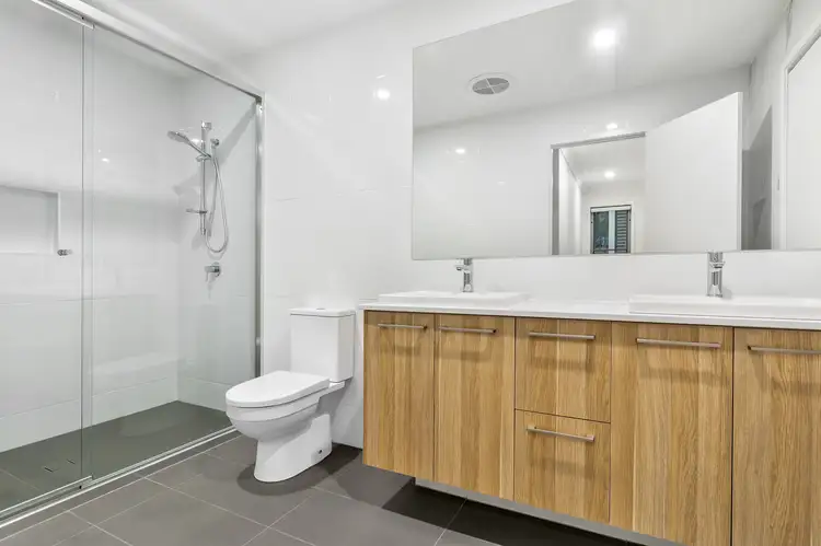 Fifth view of Homely house listing, 10 Fimbriata Close, Chapel Hill QLD 4069