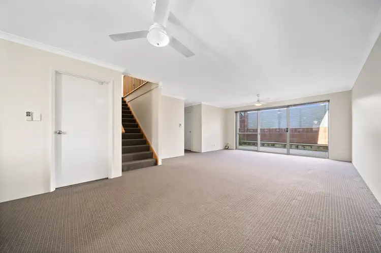 15/314 Wright Rd, Piara Waters WA 6112