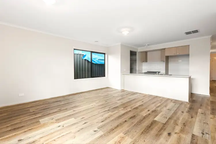 46 Rochford Wy, Melton South VIC 3338