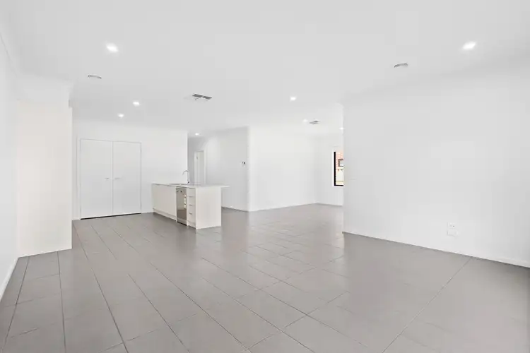 4 Cadley Ave, Point Cook VIC 3030