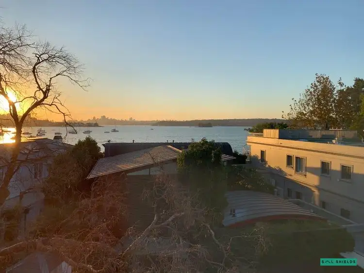 8/670 New South Head Road