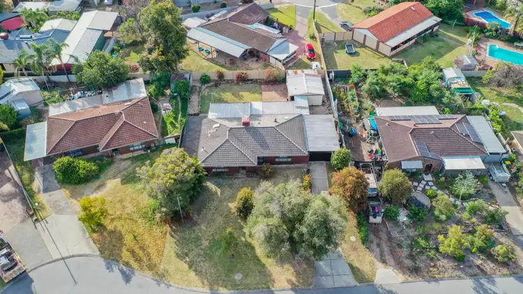 Second view of Homely house listing, 15 Becket Court, Camillo WA 6111