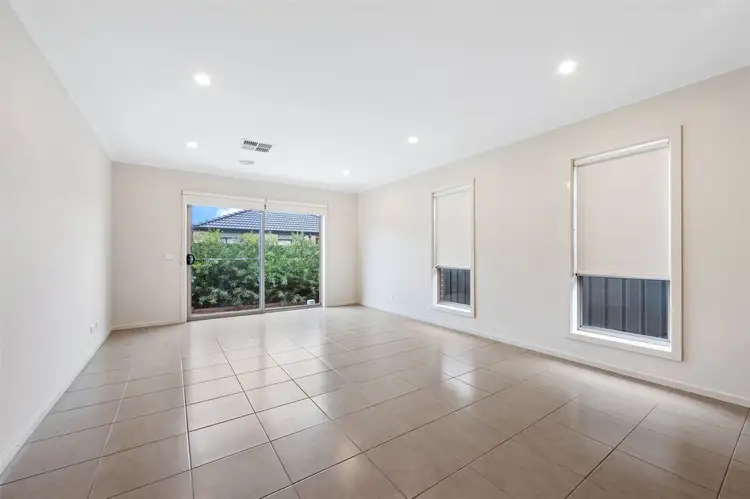 Fifth view of Homely house listing, 22 Timbarra Chase, Cobblebank VIC 3338