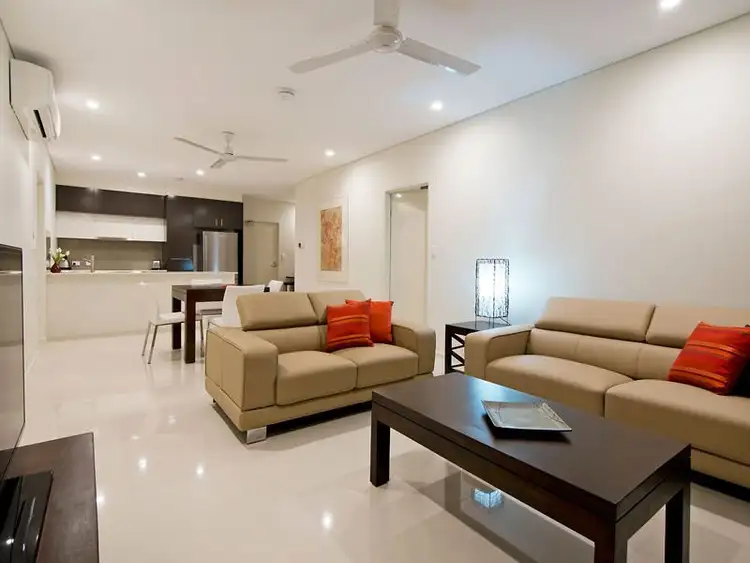 4/6 Merkur Court