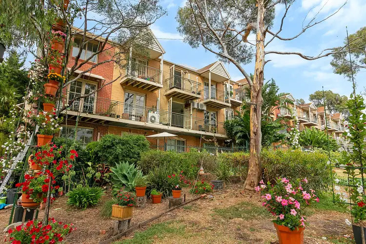 13/2 Ballarat Road, Footscray VIC 3011
