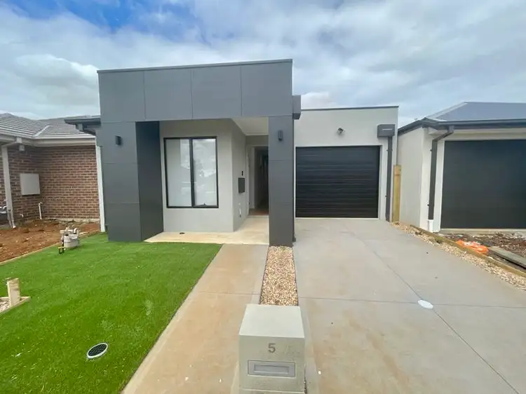5 Ballad Street, Strathtulloh VIC 3338