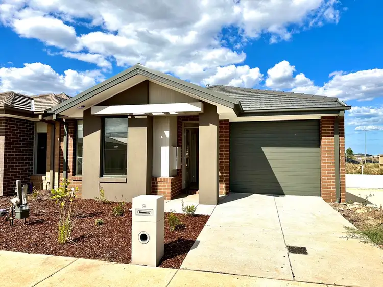 9 Palmdale Crescent