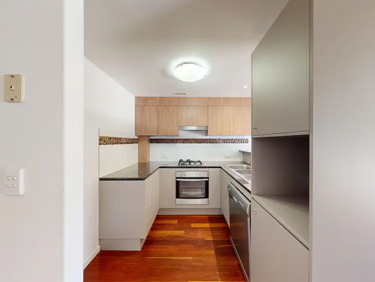 4/82 Clarence Road, Indooroopilly QLD 4068