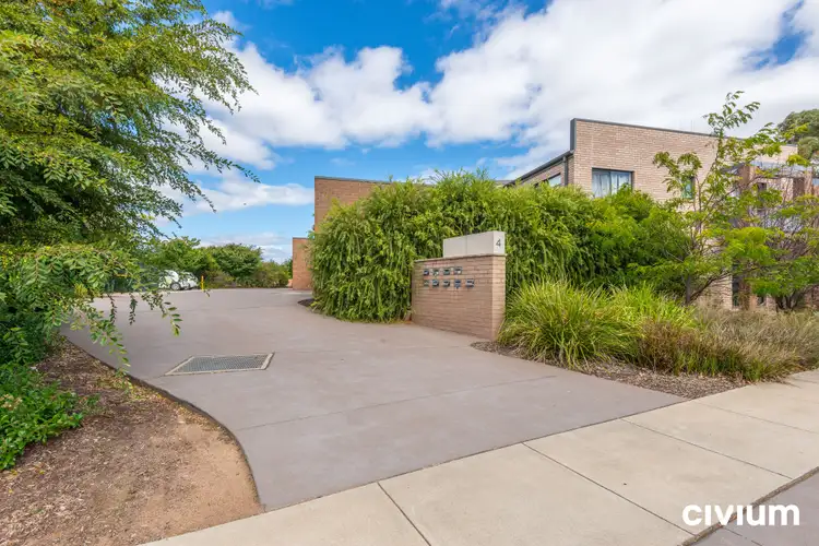 4/4 Jeff Snell Crescent, Dunlop ACT 2615