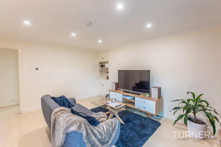 2/8 Overbury Drive