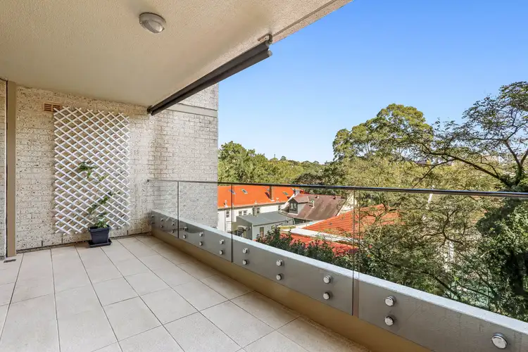 20/4 New McLean Street