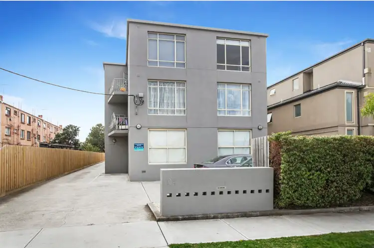 Main view of Homely unit listing, 2/104 Cross Street, Footscray VIC 3011