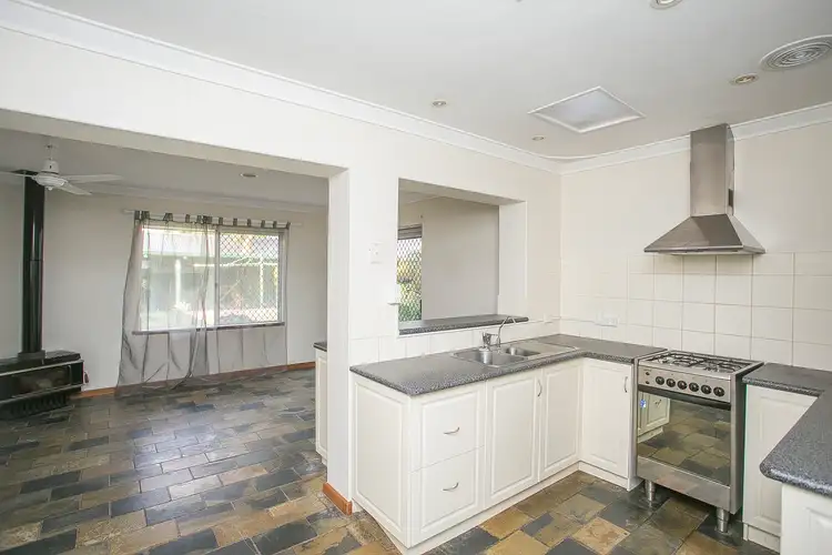 4 Endeavour Road, Hillarys WA 6025
