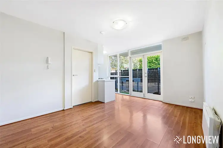 2/2 Pozieres Avenue, Elwood VIC 3184