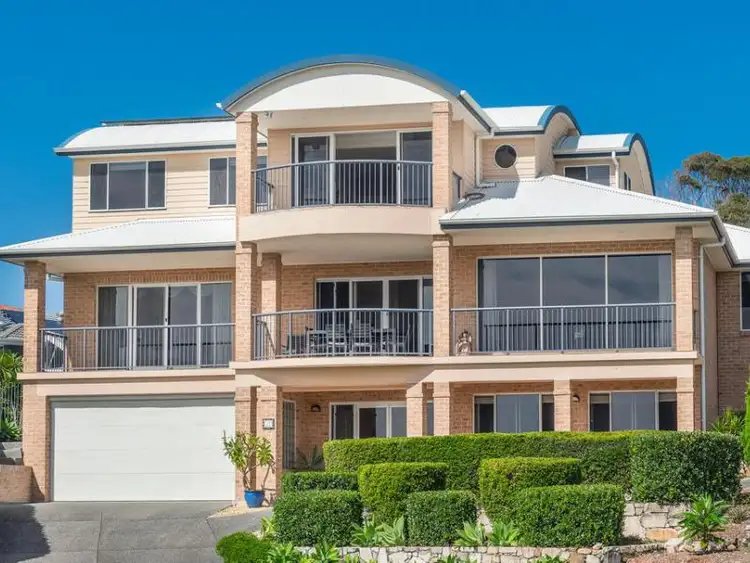 25 Sapphire Close, Caves Beach NSW 2281