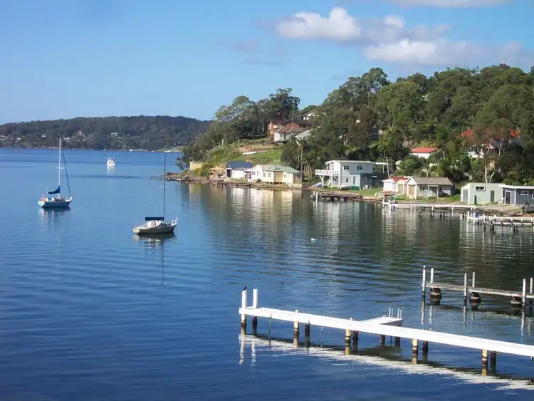 155 Fishing Point Road, Fishing Point NSW 2283