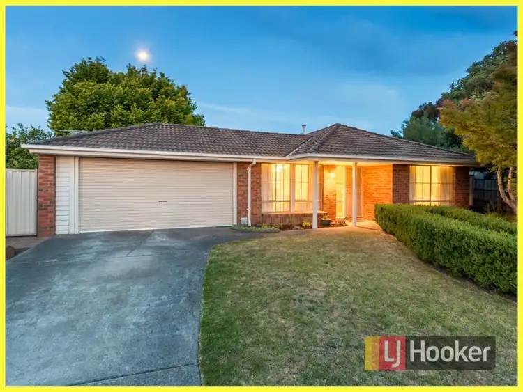 6 Dundee Court, Endeavour Hills VIC 3802