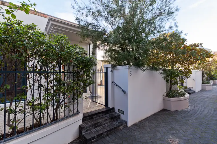 5/8 Bay Road, Claremont WA 6010