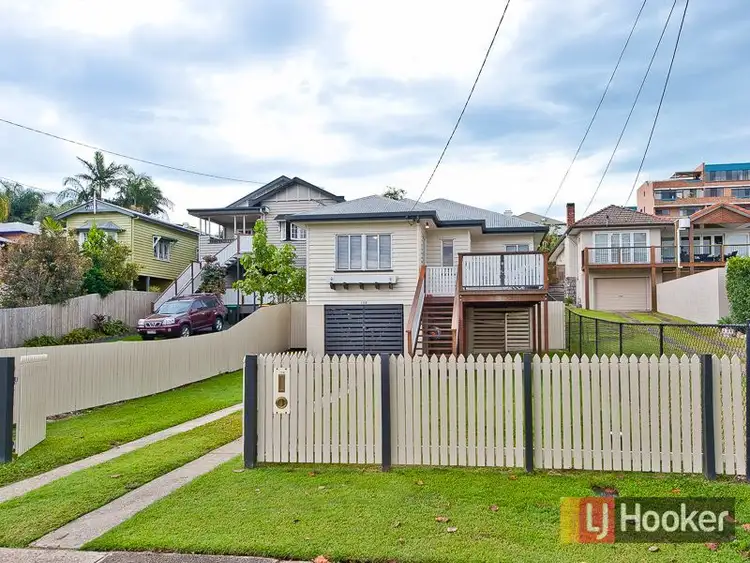 198 Rainbow Street, Sandgate QLD 4017