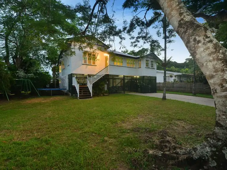 9 Heavey Crescent, Whitfield QLD 4870